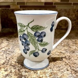 Beautiful Blueberry Mug Pedestal Coffee Cup 10 oz. Like New